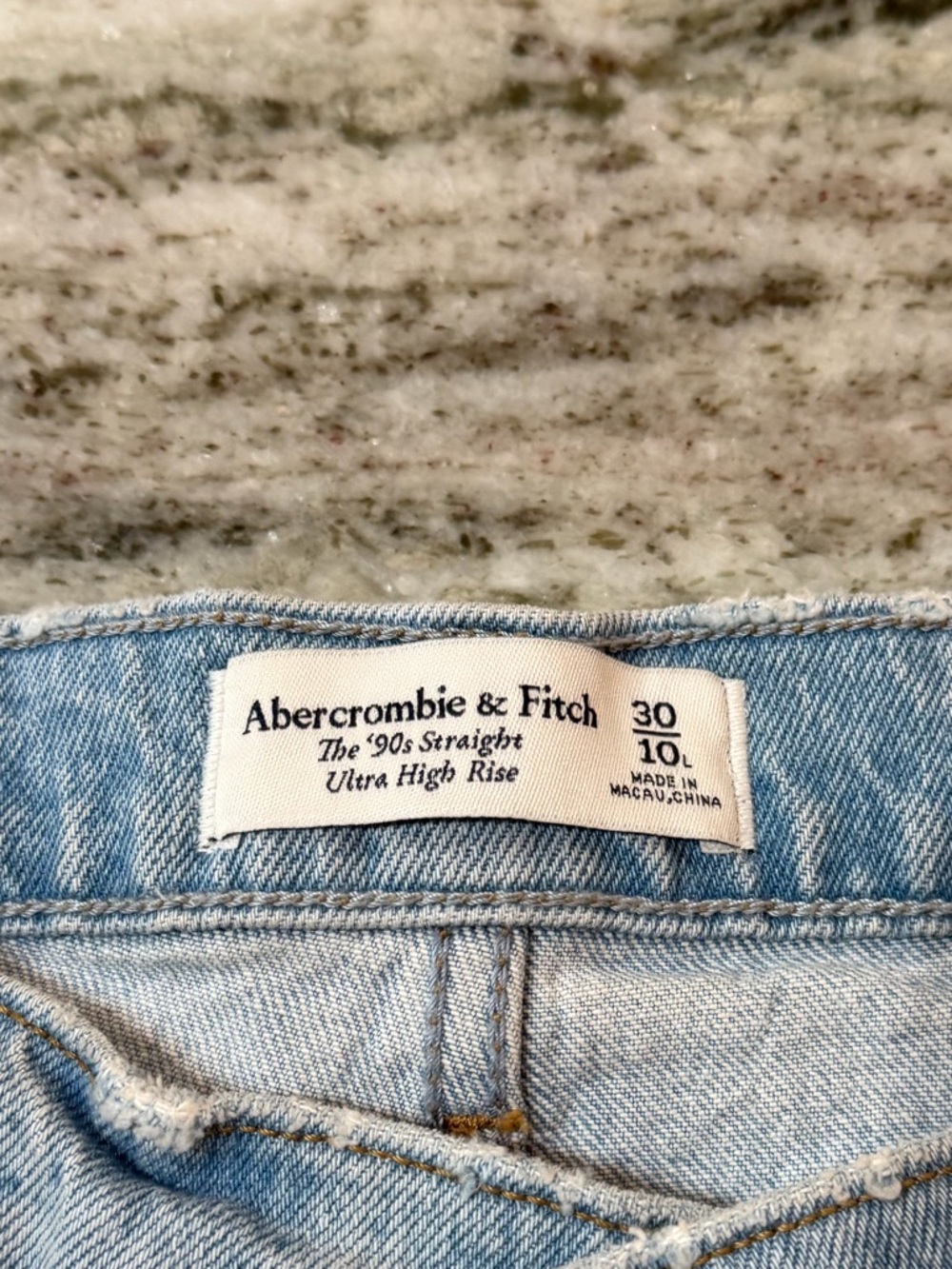 NWT Abercrombie & Fitch The 90’s Straight Ultra High Rise Light Wash Jeans - Picture 6 of 8